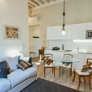 Oltrarno's Sweet Rose - Free Parking! Apartment